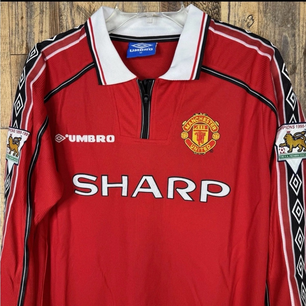 Red Soccer Jersey with Number 7 - Picture 4 of 7